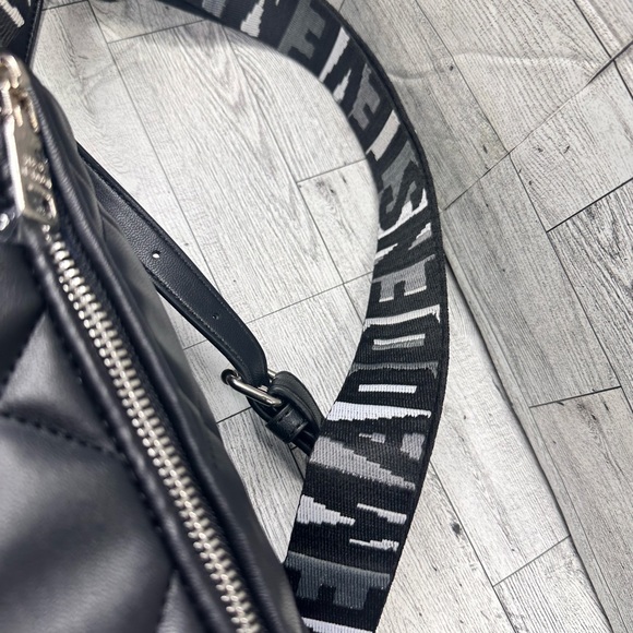 Steve Madden - Picture 3 of 5